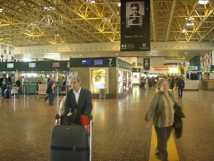 800px-Malpensa_Airport_terminal