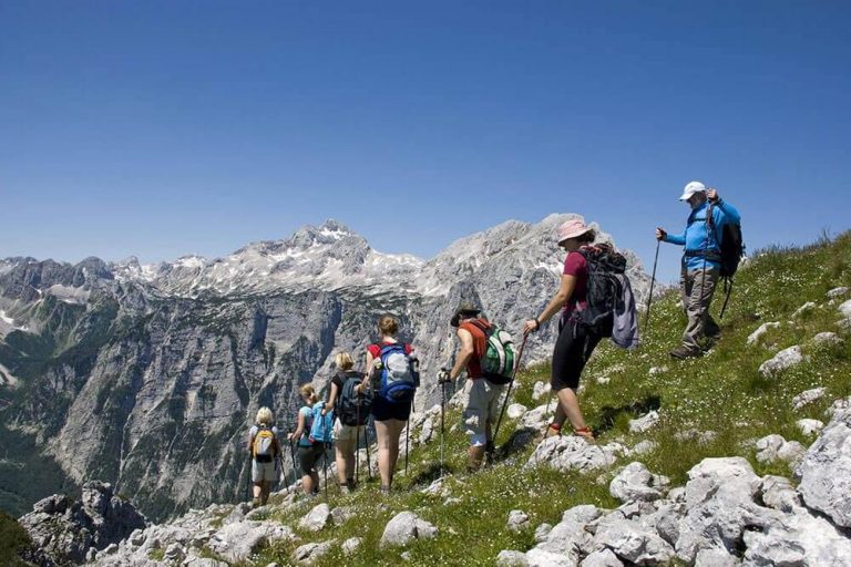 Escursioni in montagna: l’abbigliamento e cosa portare con sé