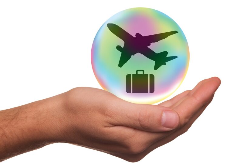 Viaggiare sicuri ai tempi del Covid: raccomandazioni, restrizioni e divieti